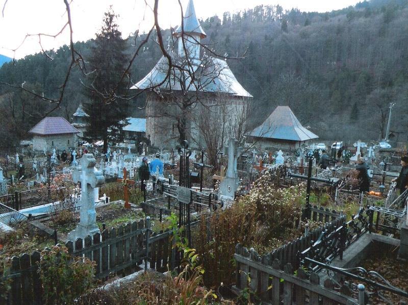 Cimitirul bisericii
